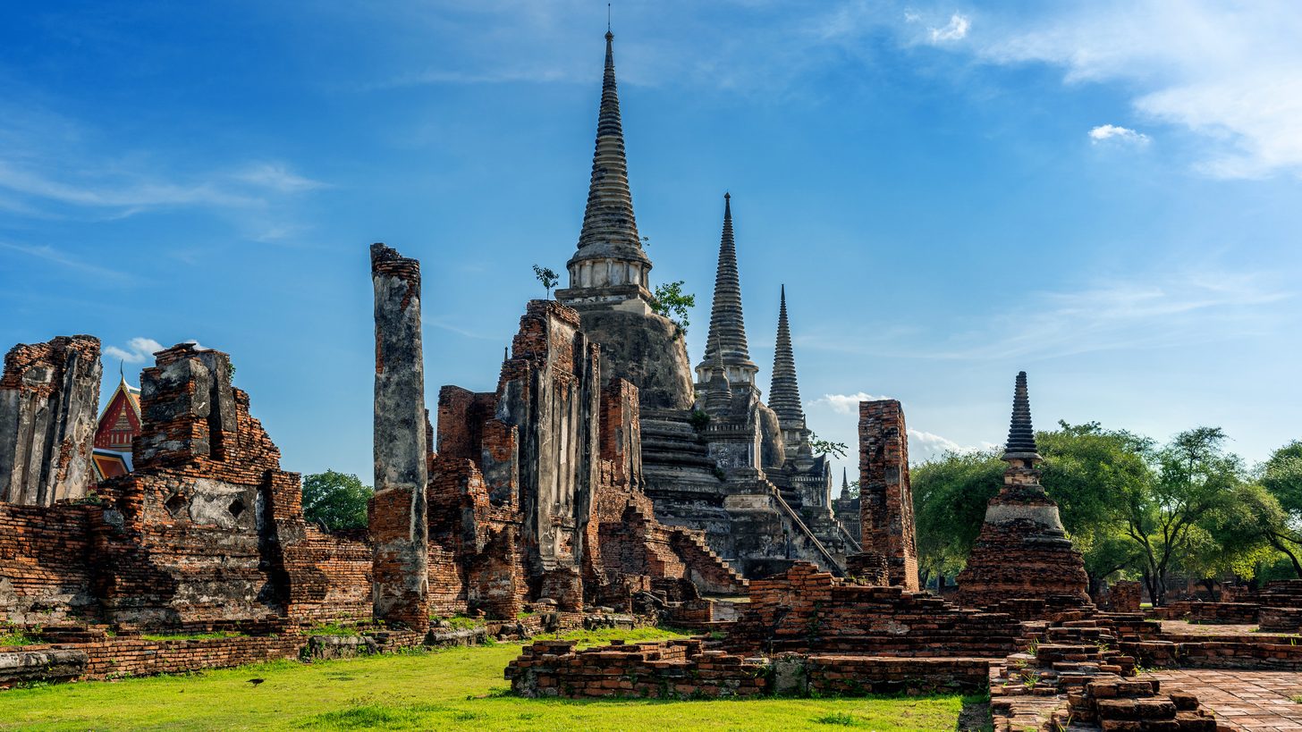 Bangkok's New Ayutthaya Train: Comfortable, Cheap, and Impossible to Reserve